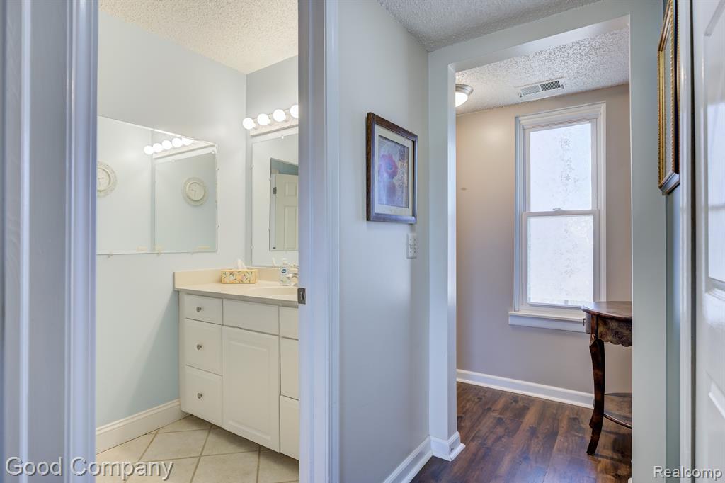 4910 HARBOR POINT Drive, 3, Waterford, MI 48329 — Photo 28