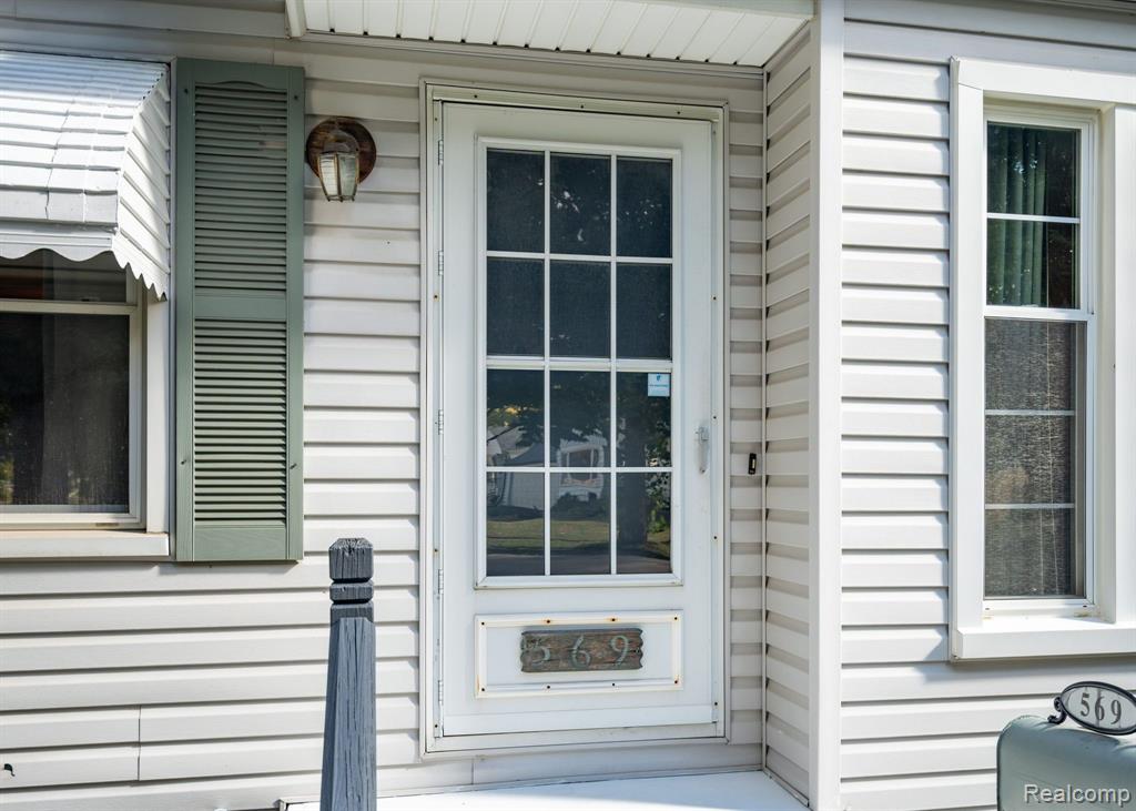 569 Chippewa Street, Mount Clemens, MI 48043 — Photo 3