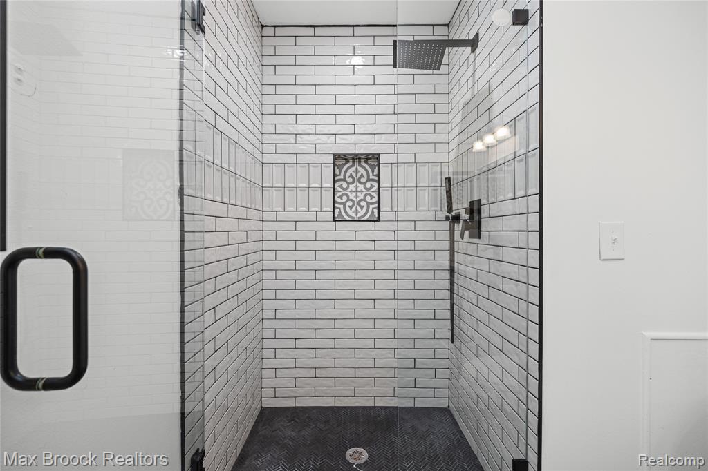 7432 Azalea Court, West Bloomfield, MI — Photo 12