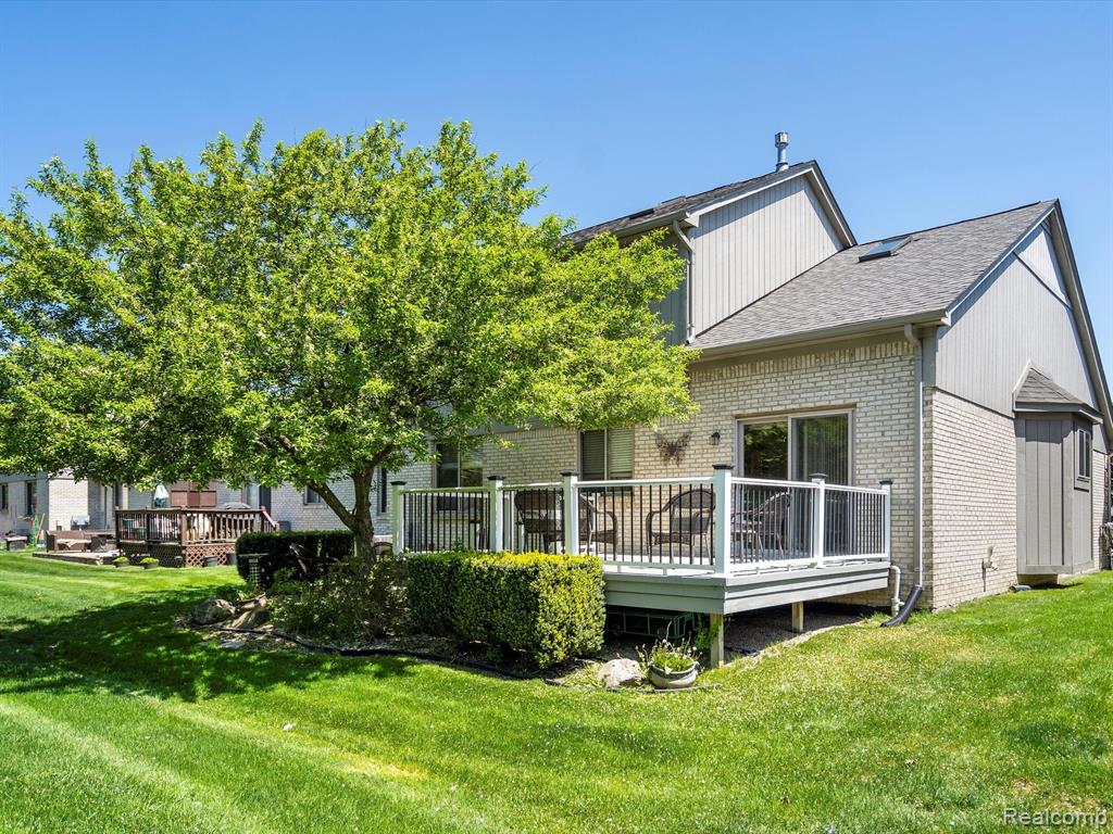 46311 BENTLEY Circle W, 51, Macomb, MI 48044 — Photo 2