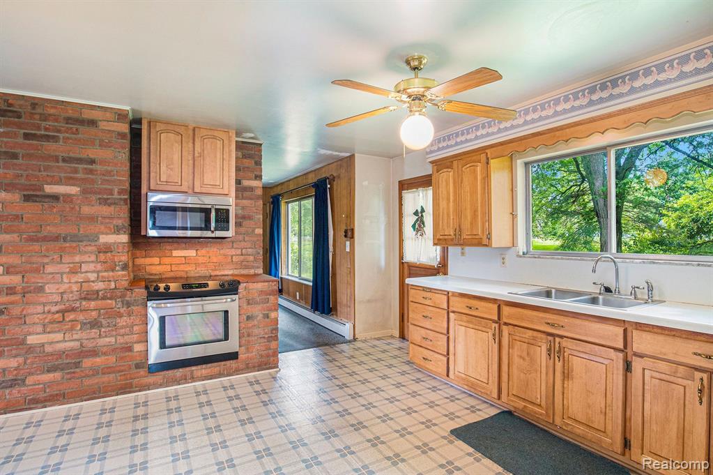 513 RIVERSIDE Drive, Linden, MI 48451 — Photo 11