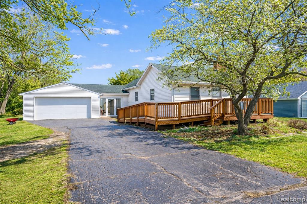 2190 W Maple Avenue, Flint, MI 48507 — front exterior