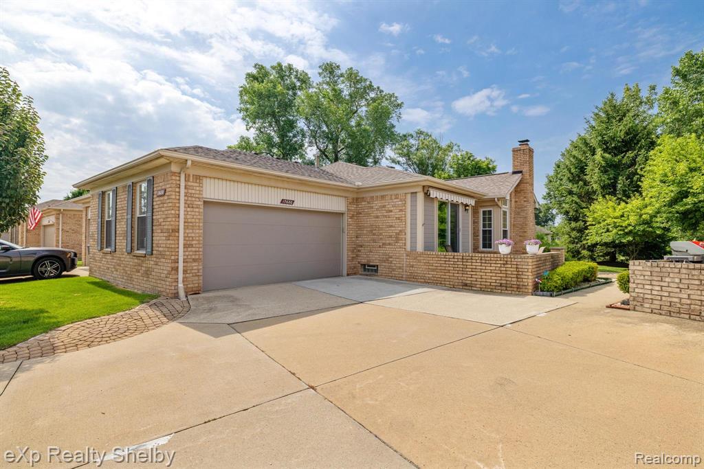 17680 Port Salem Drive, 37, Macomb, MI 48044