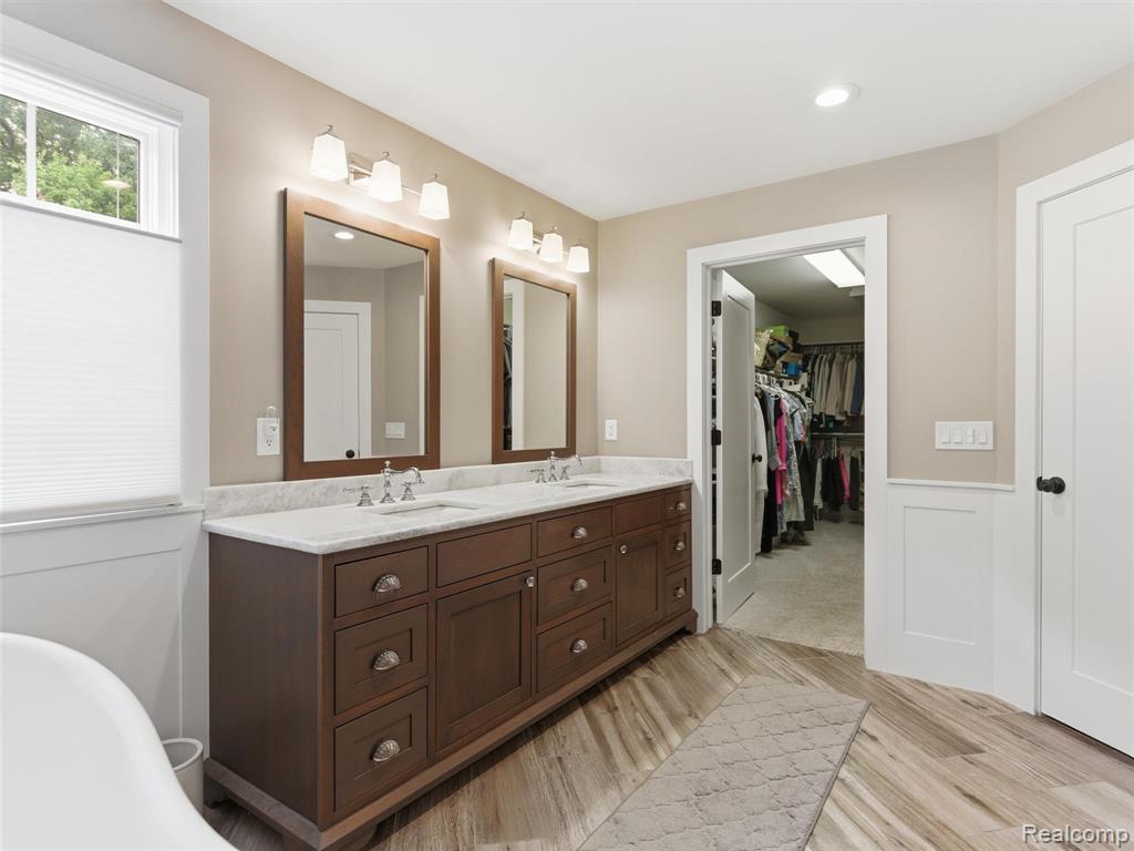 5454 Creekmonte Drive, Rochester, MI 48306 — Photo 28