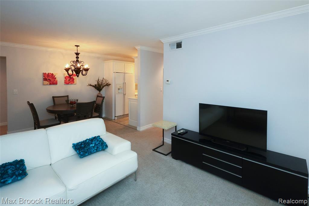 444 Chester Street S, 413, Birmingham, MI 48009 — Photo 6