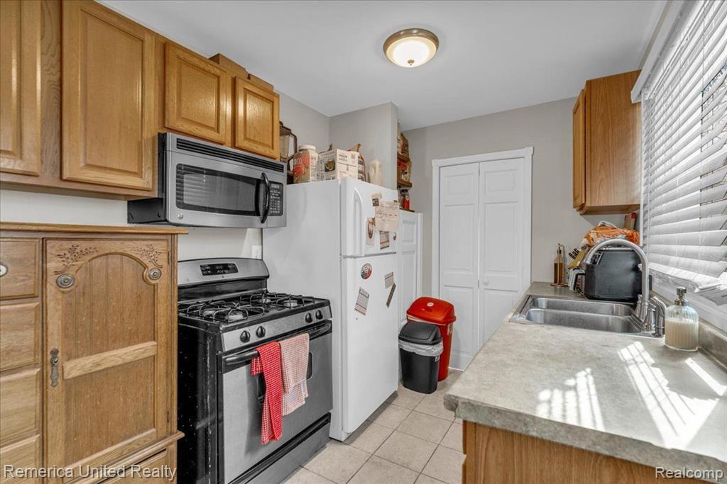 339 DAKOTA Street, Ypsilanti, MI 48198 — Photo 9