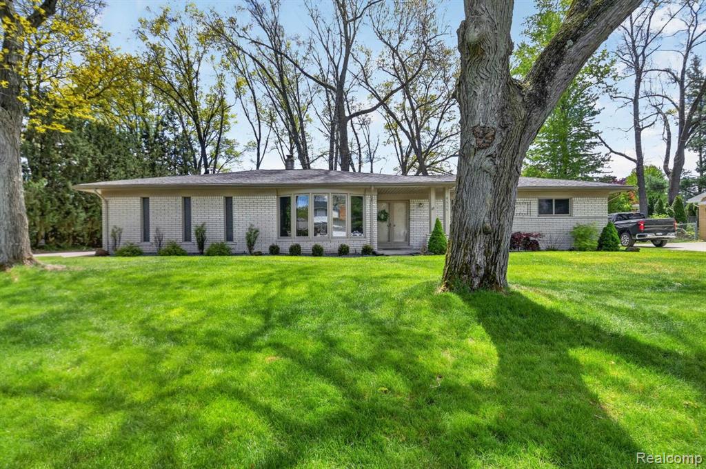 6646 Yarborough Drive, Utica, MI 48316 — front exterior