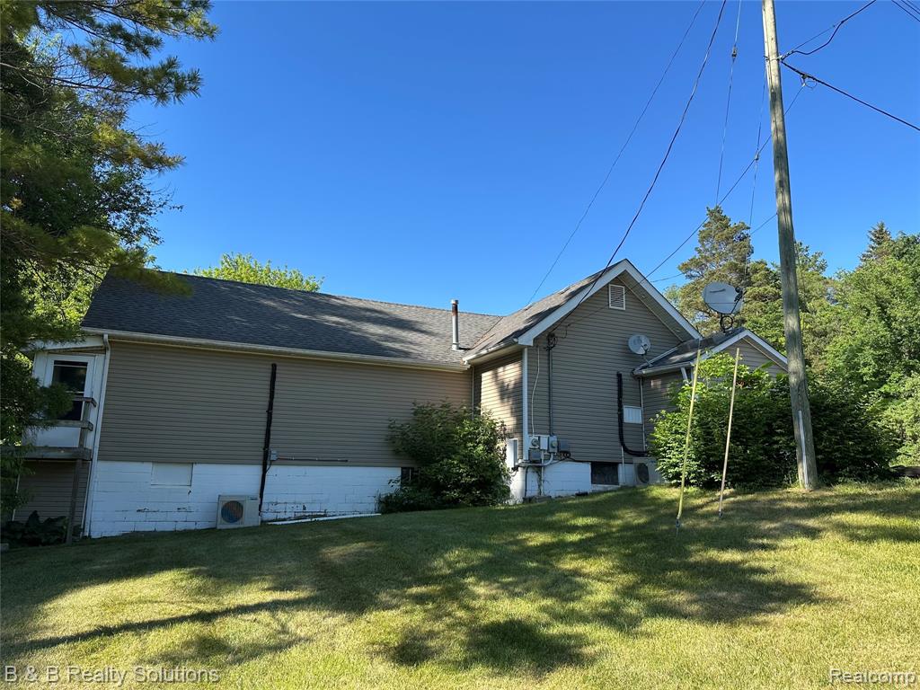 5009 Lapeer Road, Columbiaville, MI 48421 — Photo 21
