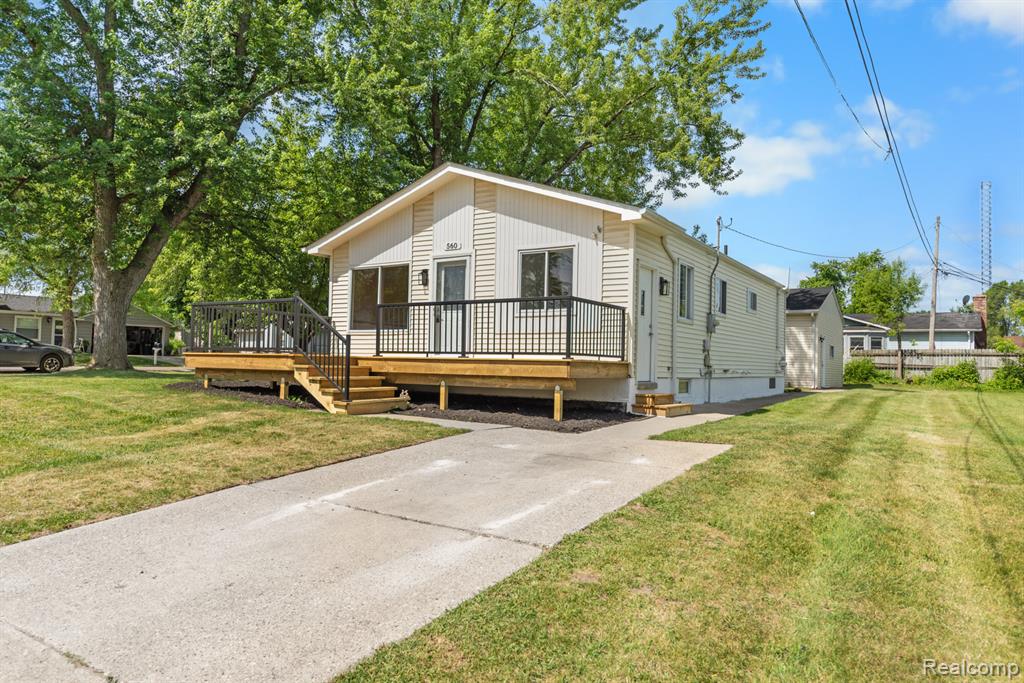 560 McMunn Street, South Lyon, MI 48178 — Photo 2