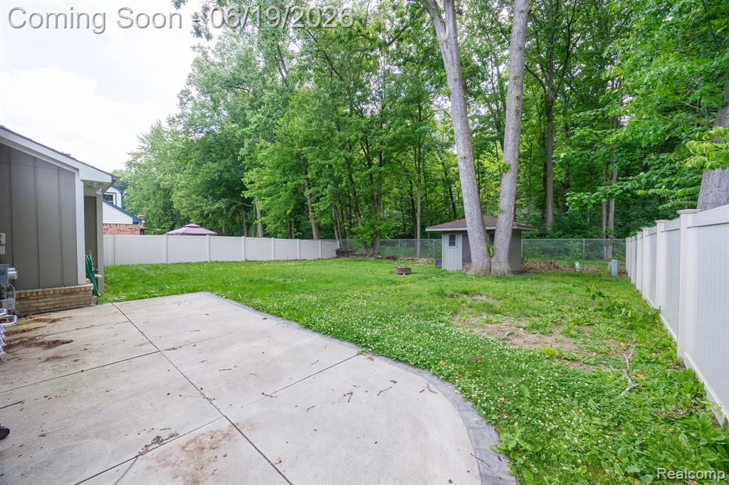 17680 Fox Glen Drive, Riverview, MI 48193 — Photo 9