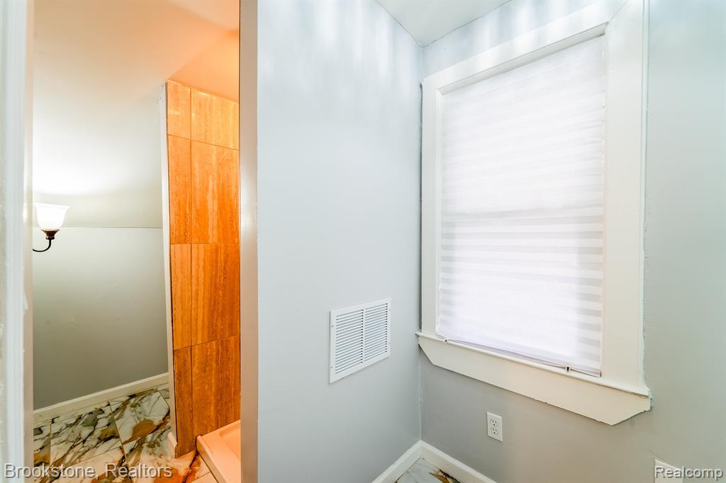 17228 Stout Street, Detroit, MI 48219 — Photo 35