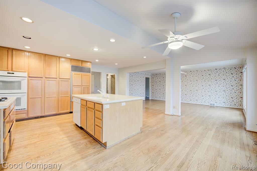702 PARKMAN Drive, Bloomfield Hills, MI 48304 — Photo 21