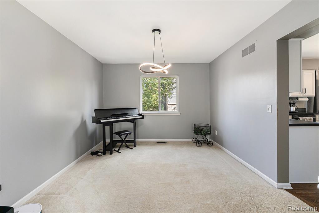6020 Majestic Oaks Drive, Commerce Twp, MI 48382 — Photo 11
