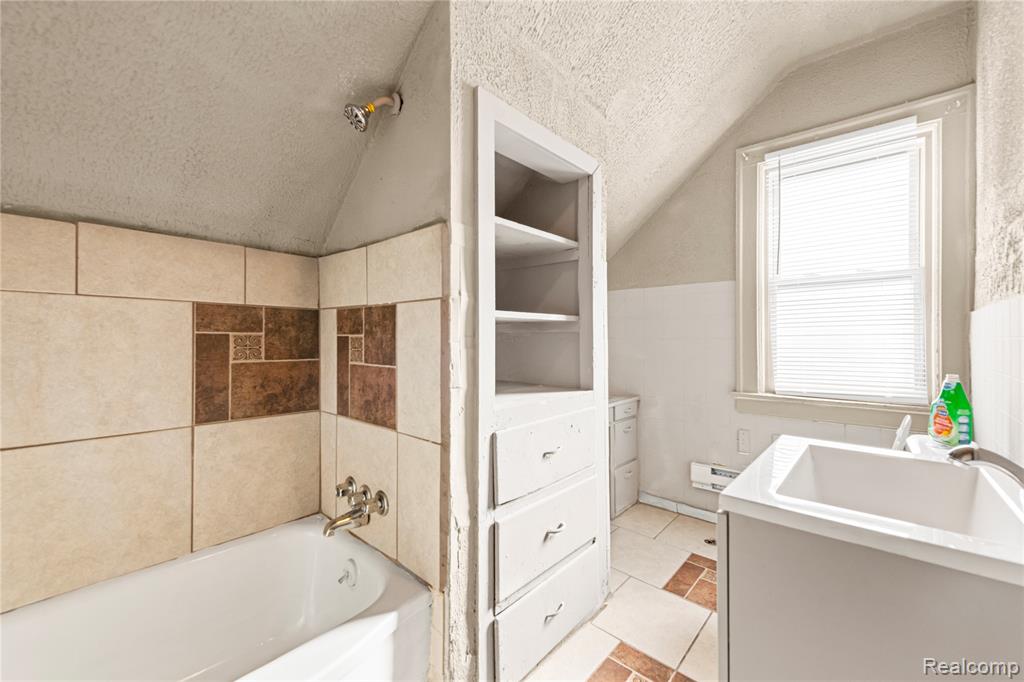 4533 McClellan Street, Detroit, MI 48214 — Photo 11