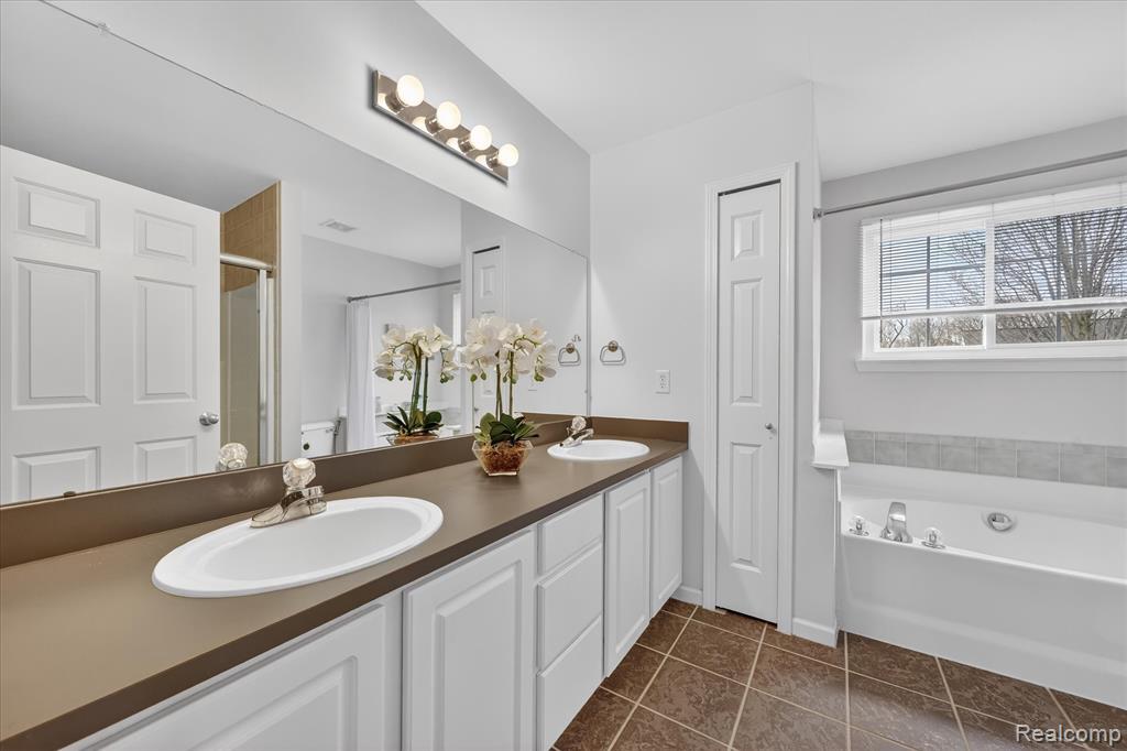 1029 White Trail, Wixom, MI 48393 — Photo 30