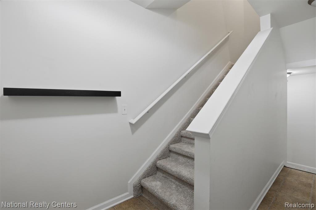 39647 Springwater Drive, Northville, MI 48168 — Photo 2