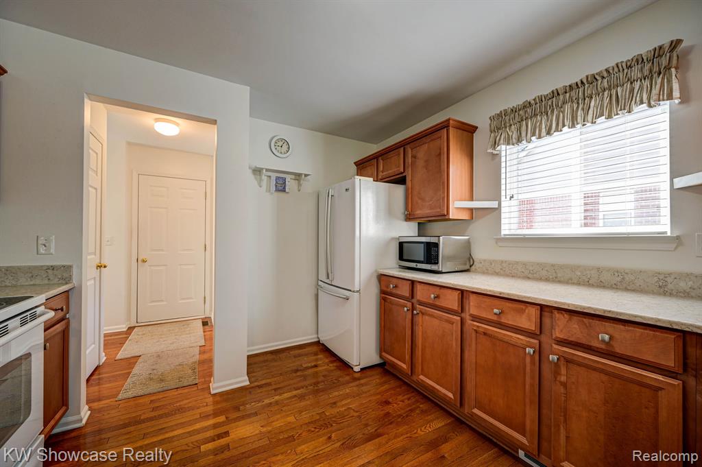 1074 ANDOVER Circle, Commerce Twp, MI 48390 — Photo 21