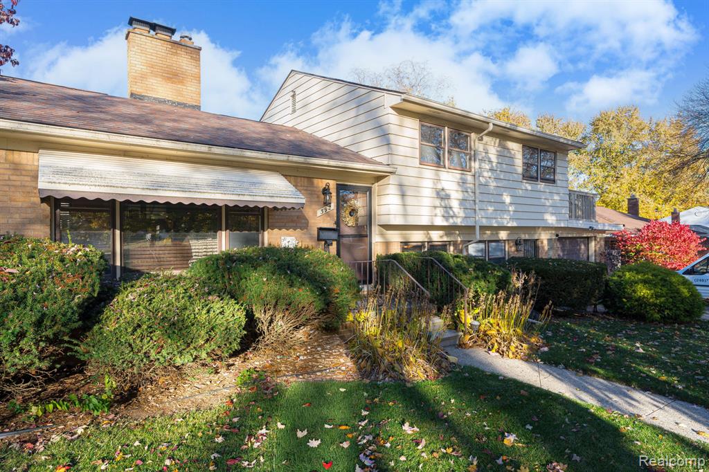 392 Cambridge Drive, Mount Clemens, MI 48043 — Photo 3