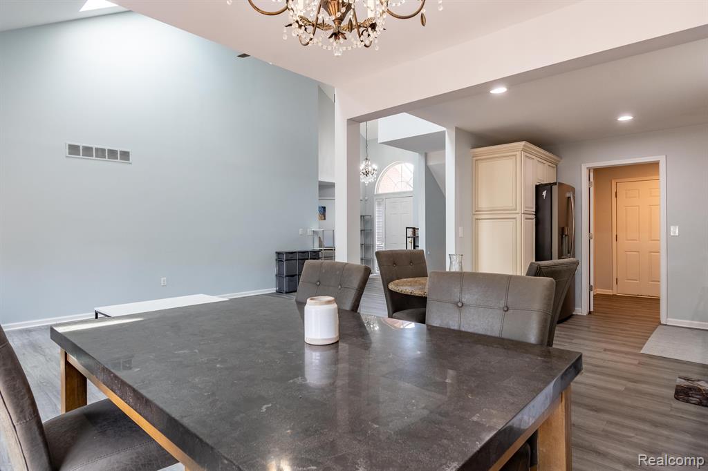 868 WOODHAVEN Drive, Commerce Twp, MI 48390 — Photo 11