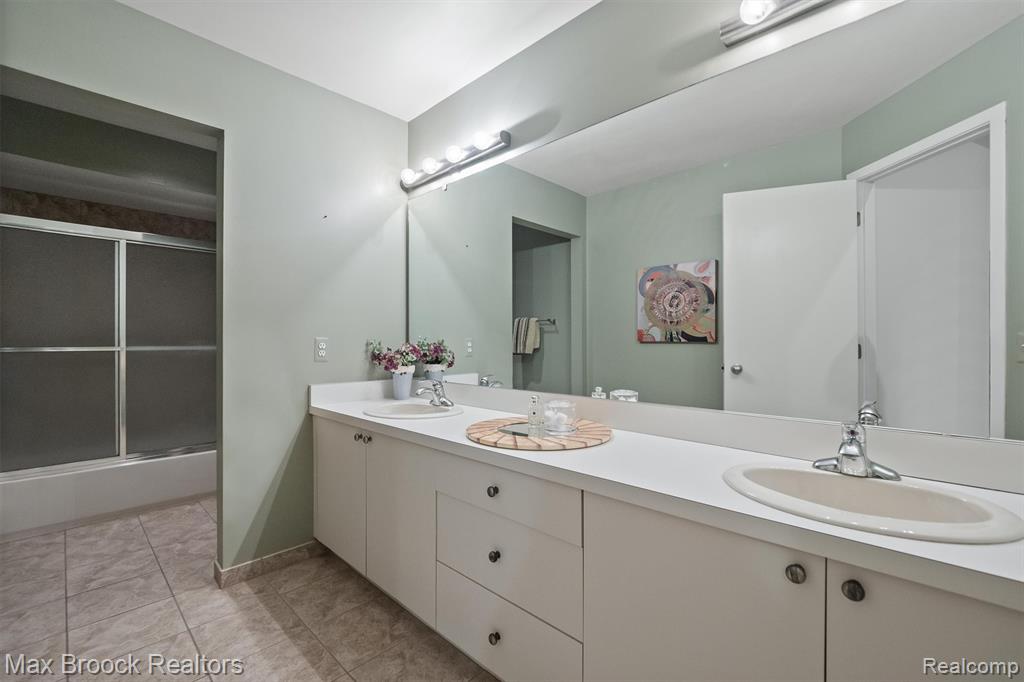 6612 Stonebridge E, West Bloomfield, MI — Photo 33
