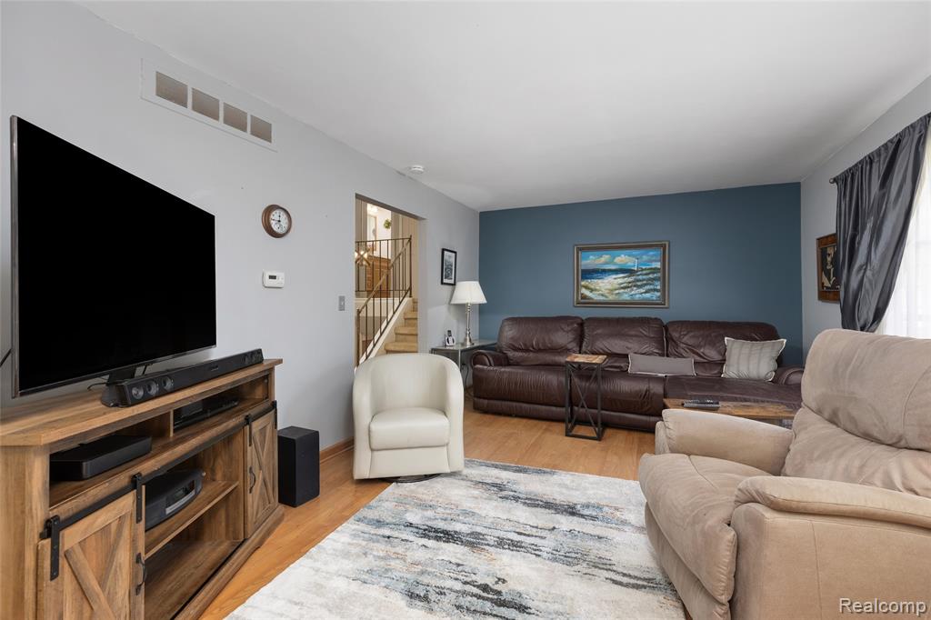 44080 Harsdale Drive, Canton, MI 48187 — Photo 17