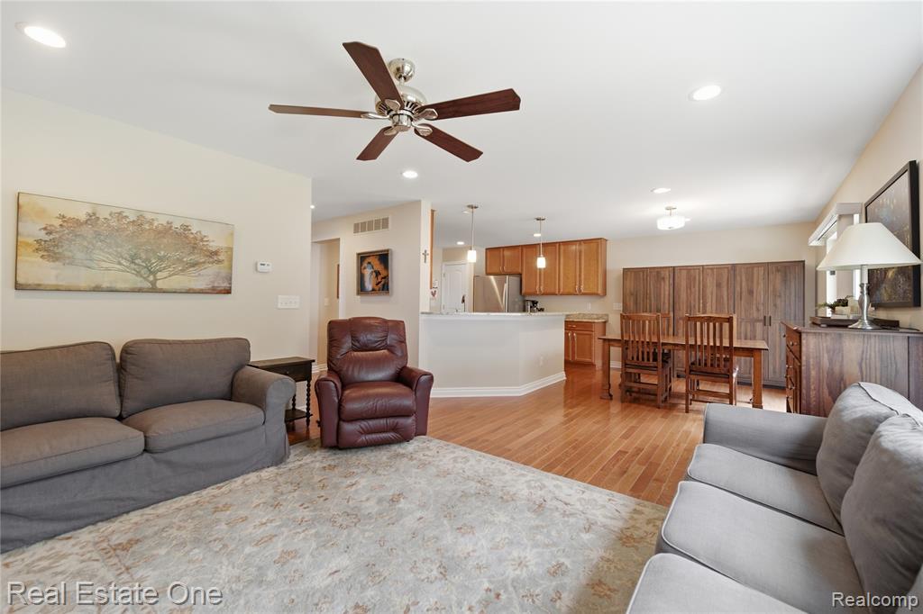 8915 Gittins Street, Commerce Twp, MI 48382 — Photo 5