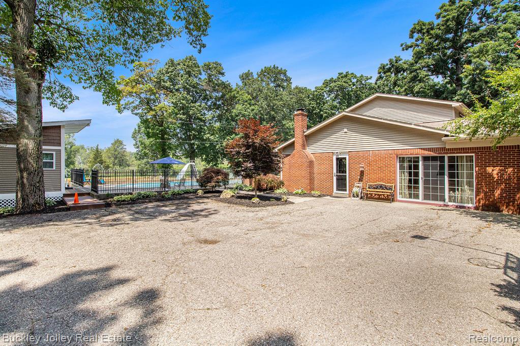 8900 Rickett Road, Brighton, MI 48116 — Photo 20