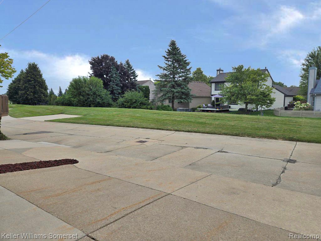 71 Meadow Wood Drive, Rochester Hills, MI 48307 — Photo 5