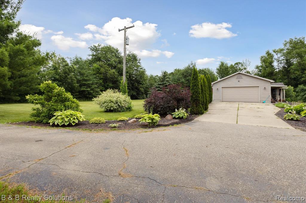 2264 Dodds Road, North Branch, MI 48461 — Photo 28