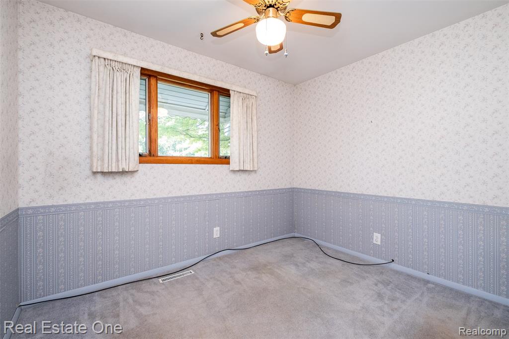 4217 Carmanwood Drive, Flint, MI 48507 — Photo 19