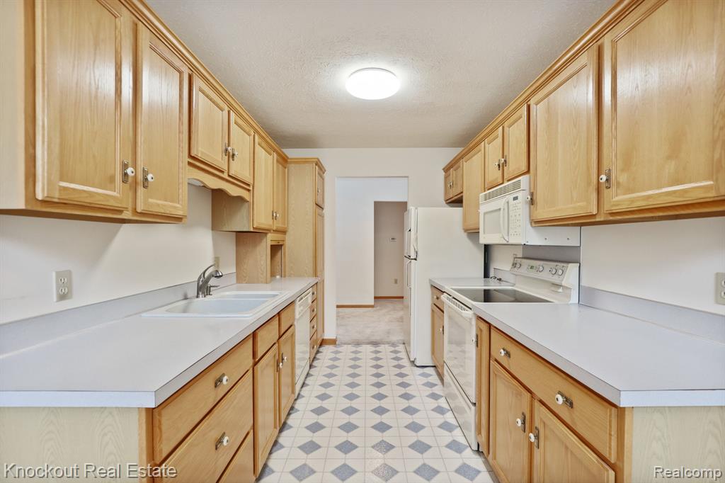 53 Pine Grove Drive, Frankenmuth, MI 48734 — Photo 17