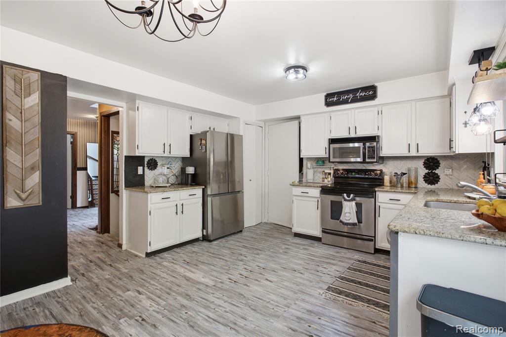 6608 Red Cedar Lane, West Bloomfield, MI 48324 — Photo 18