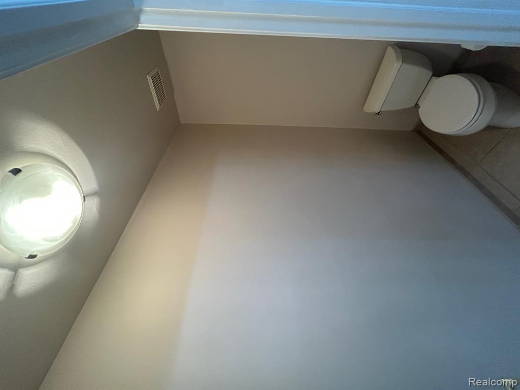 3904 KAELEAF Road, Lake Orion, MI — Photo 36