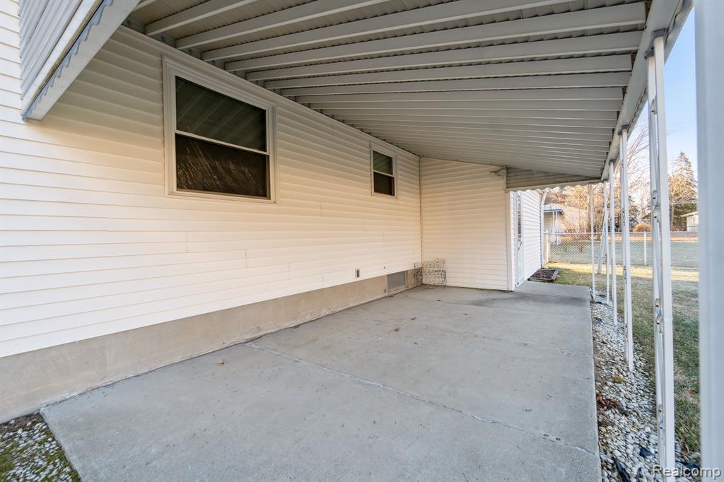 4240 BRISTOLWOOD Drive, Flint, MI 48507 — Photo 13