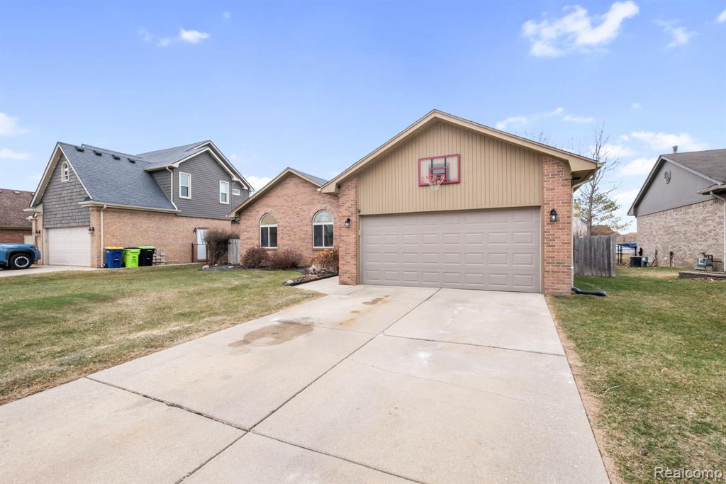 49248 Berkshire Drive, Chesterfield, MI 48047 — Photo 4