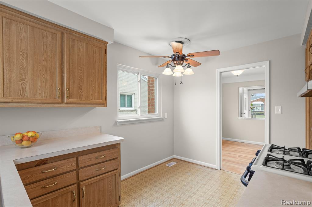 8531 BLACKBURN Drive, Westland, MI — Photo 8