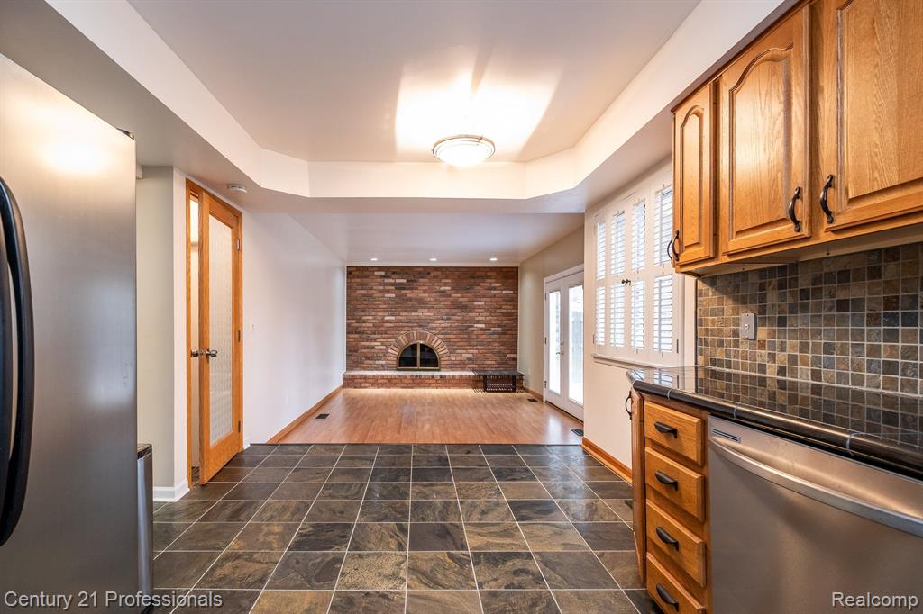 4256 BIEBER Drive, Sterling Heights, MI 48310 — Photo 15
