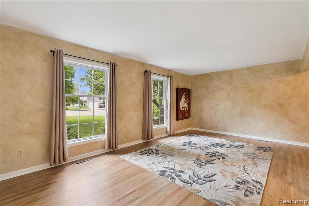 5374 Apple Hill Court, Flushing, MI 48433 — Photo 6