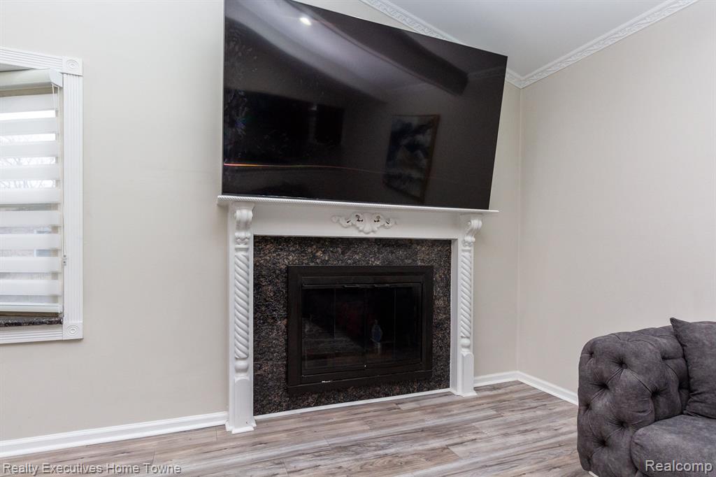 39654 EDGEMONT Drive, Sterling Heights, MI 48310 — Photo 12