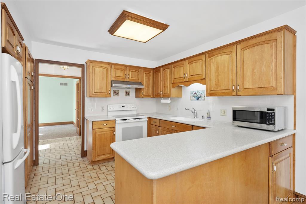 40444 La Grange Drive, Sterling Heights, MI 48313 — Photo 30