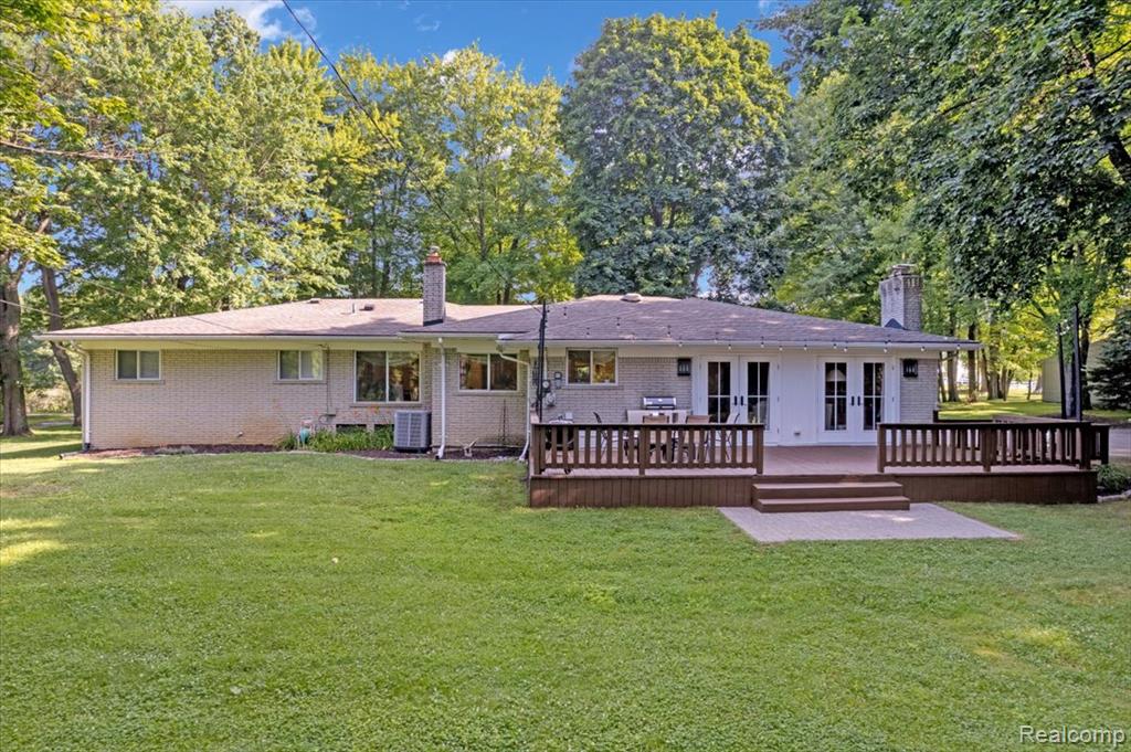 6875 Hubbard Road, Clarkston, MI 48348 — Photo 4