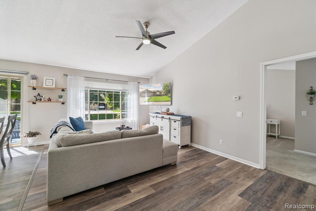 22185 Quail Run Circle, 3, South Lyon, MI 48178 — Photo 11