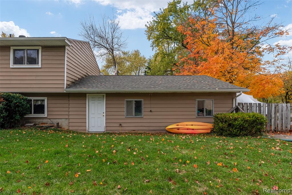 4245 Bunker Avenue, West Bloomfield, MI 48323 — Photo 30