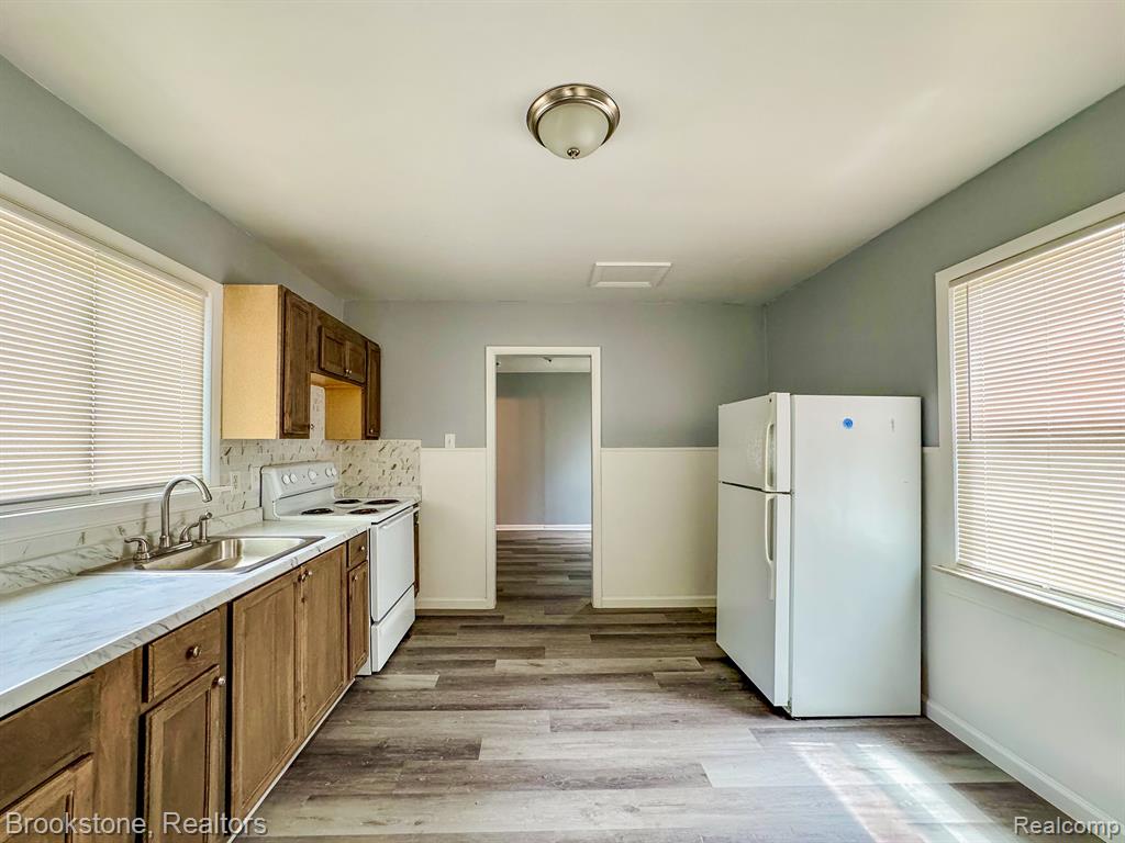 4226 CADILLAC Avenue, Wayne, MI 48184 — Photo 10
