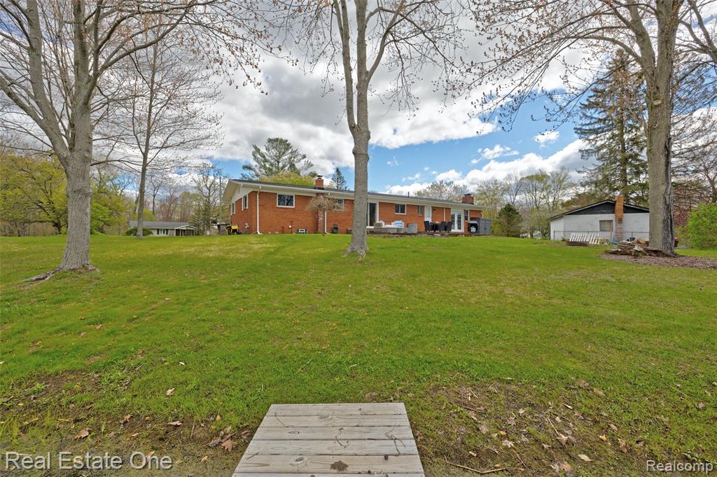 327 Coats Road, Lake Orion, MI 48362 — Photo 6