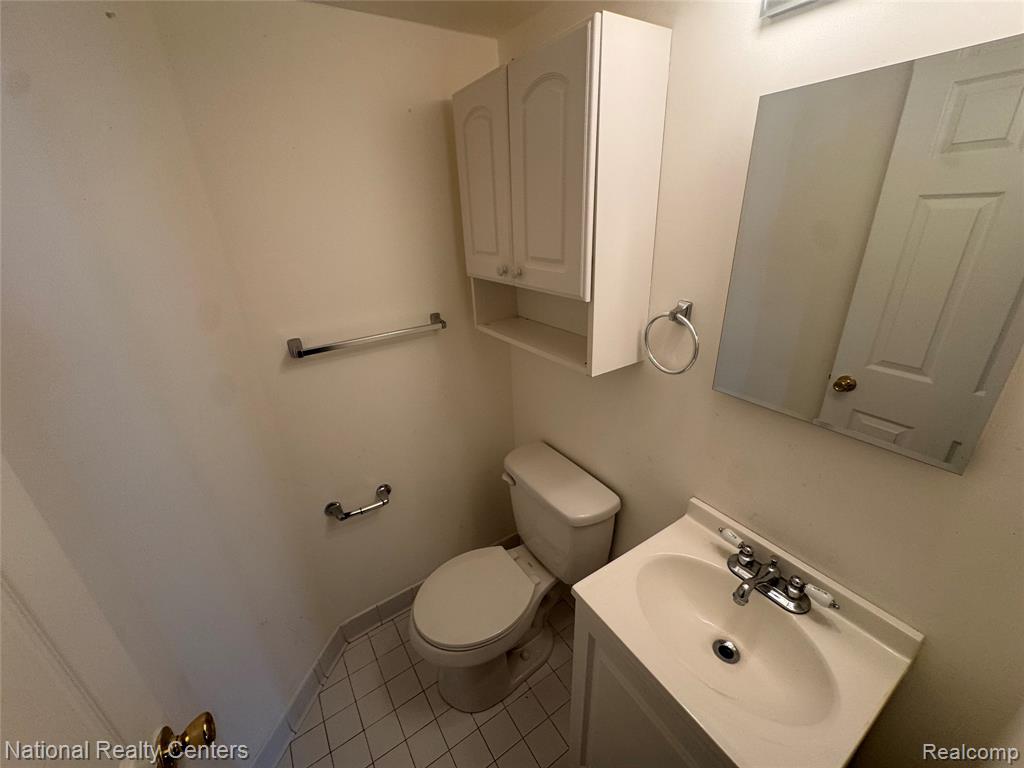 8514 Hampshire Drive, Sterling Heights, MI 48313 — Photo 8