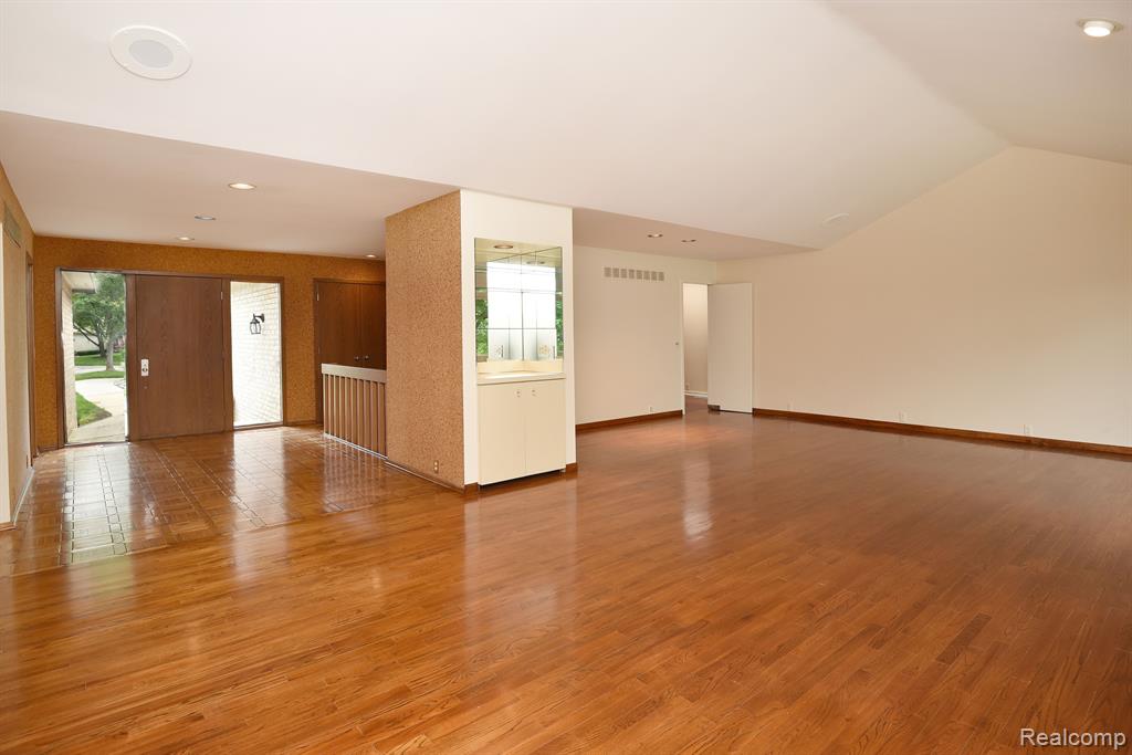 5132 WOODLANDS Lane, Bloomfield Hills, MI 48302 — Photo 6