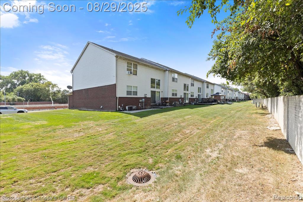 19236 W 11 Mile Road, Lathrup Village, MI 48076 — Photo 34
