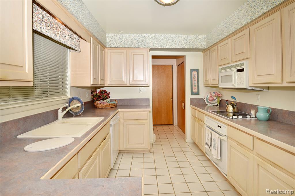 5550 Raven Road, Bloomfield Hills, MI 48301 — Photo 16