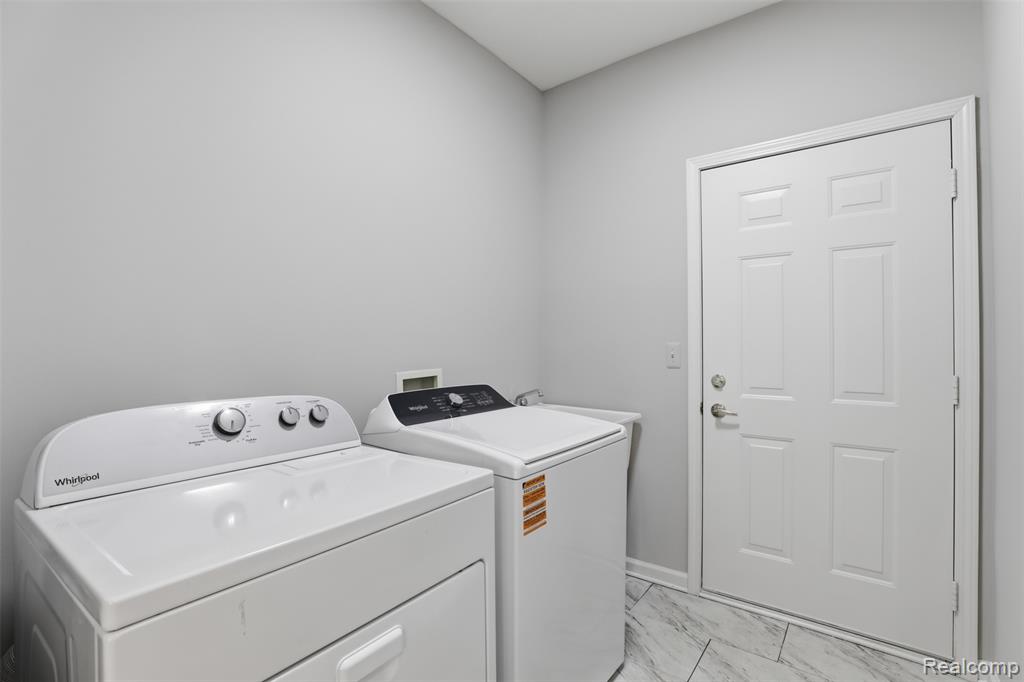 4368 Gateway Circle, West Bloomfield, MI — Photo 20